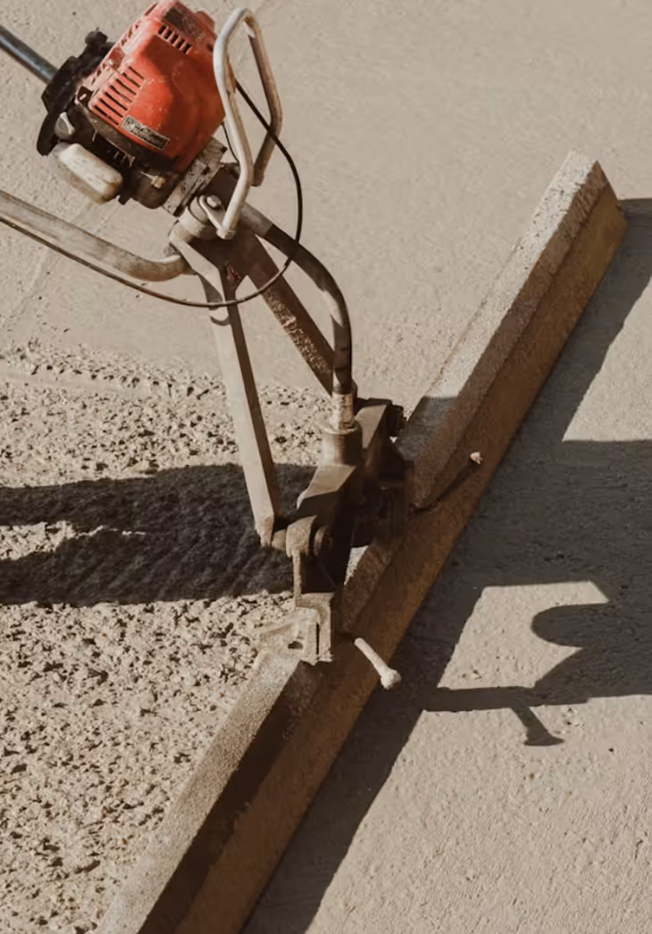 Betonpumpe im Einsatz - professionelle Betonbauer Schweiz bei Hochbau